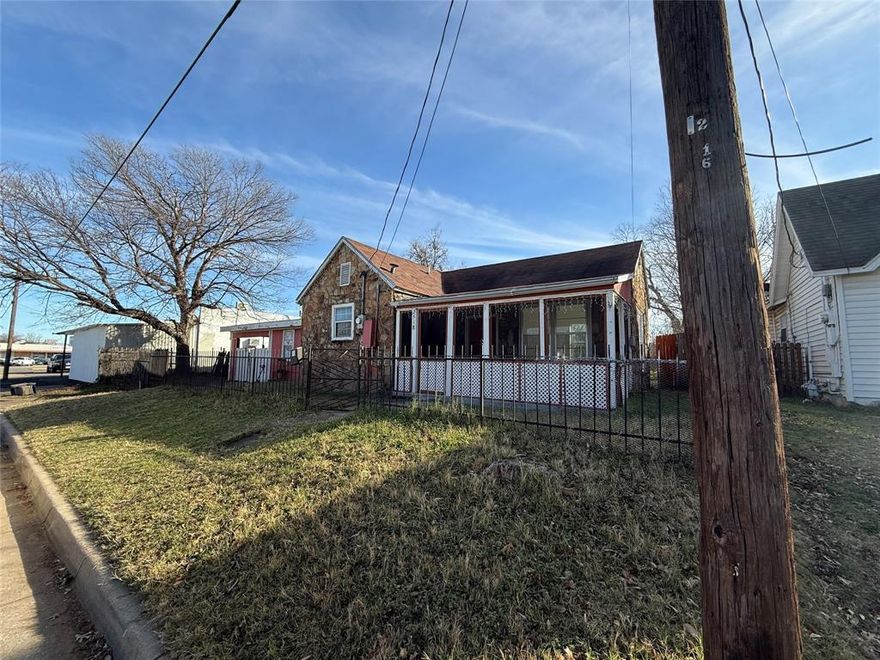 **Investor’s Dream! Prime Location Near Downtown Fort Worth**

Excellent opportunity for investors or owner-occupants in one of Fort Worth’s fastest-growing areas. This **move-in-ready** home is all about location—just minutes from Downtown Fort Worth and close to Topgolf, Trinity River trails, Gateway Park, Coyote Drive-In, and a variety of dining, shopping, and entertainment options.

The property offers quick access to major highways, making commuting throughout the DFW Metroplex easy and convenient. Situated on a generously sized lot with mature pecan trees, it provides strong long-term value and flexibility.

Offered **for sale**, this property is ideal as a primary residence or a solid investment opportunity in a high-demand area.