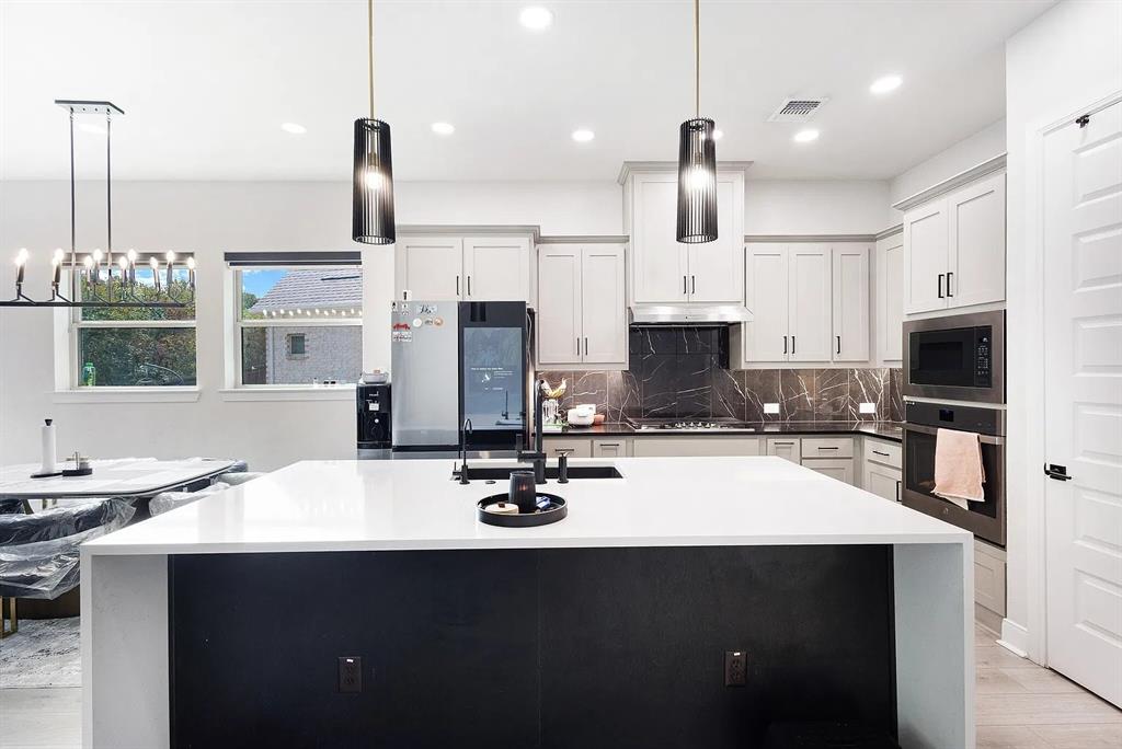 3112 Cliff Swallow Lane