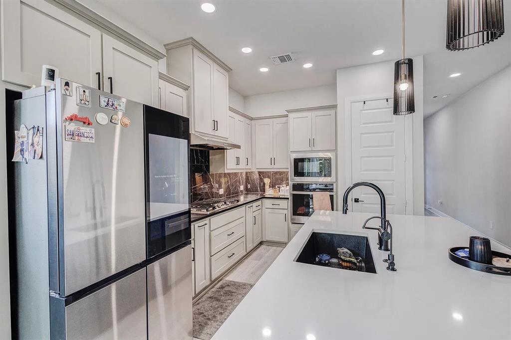3112 Cliff Swallow Lane