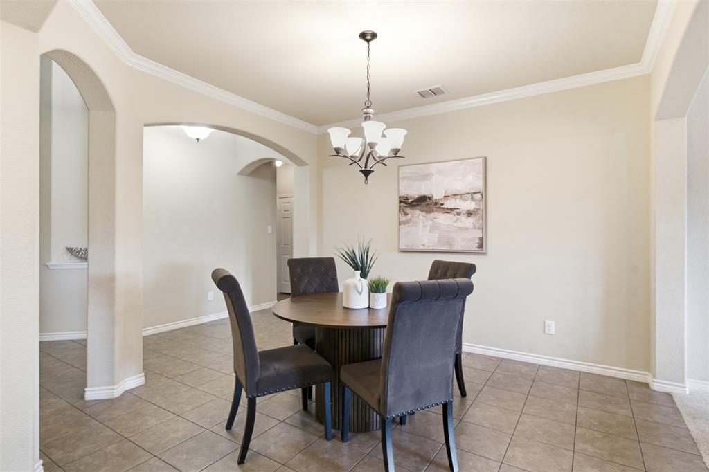 2912 Glenoaks Drive