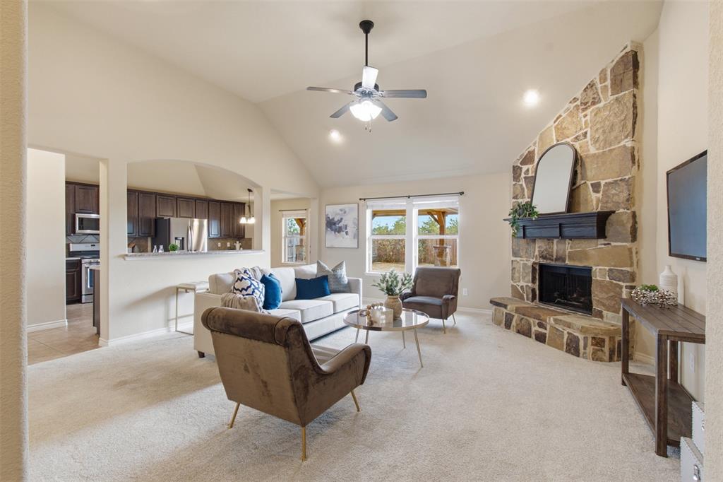 2912 Glenoaks Drive