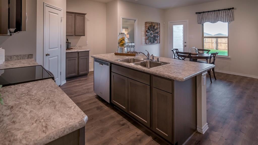 1421 Oak Valley