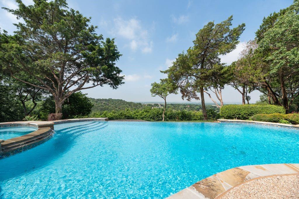842 Bluff Ridge Drive