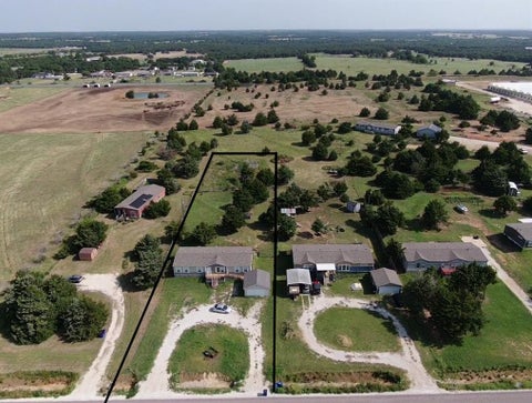 Photo of 4445 County Road 136, Whitesboro, TX 76273 (MLS # 21335688)
