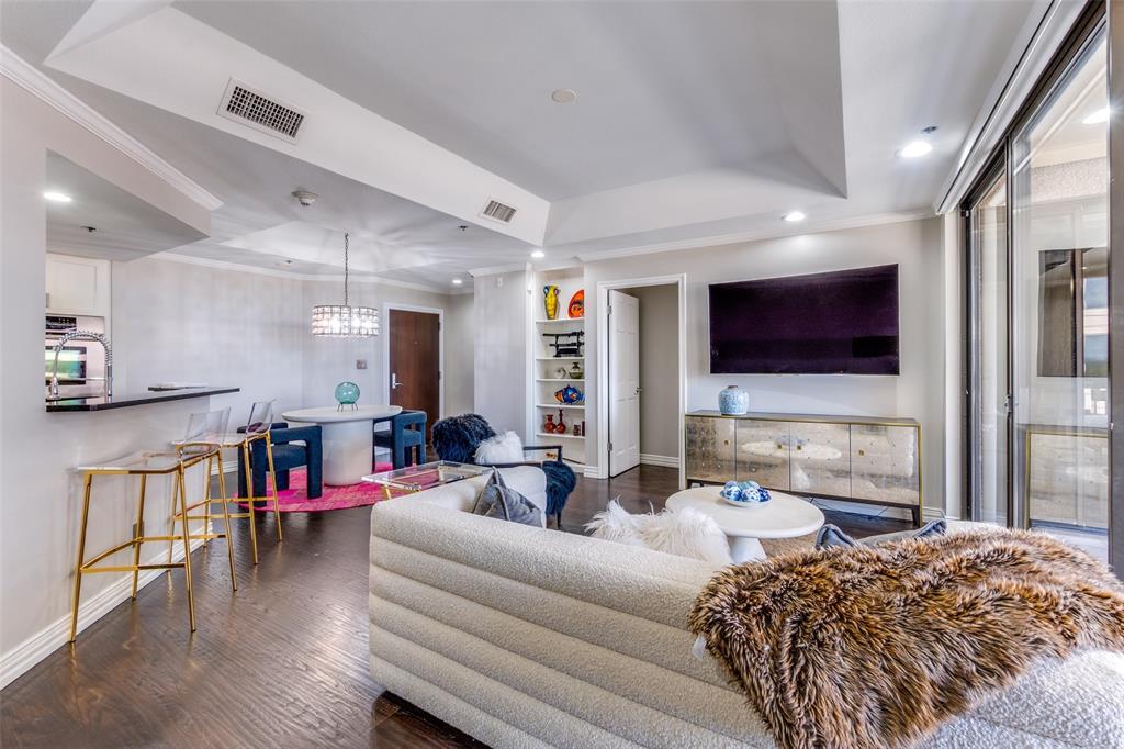 5909 Luther Lane 900