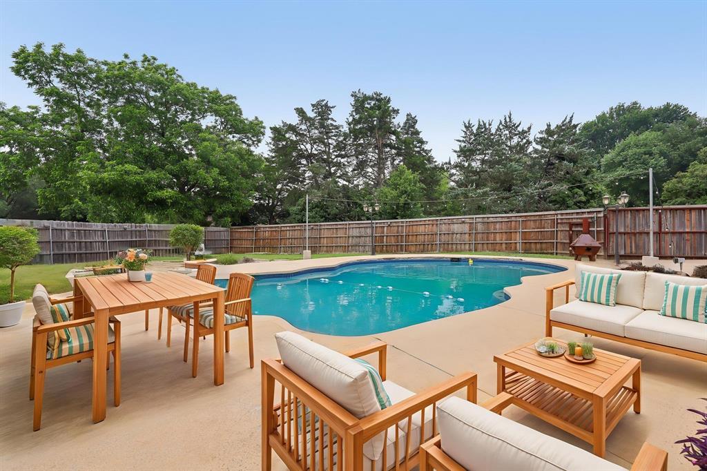 906 Greenbriar Lane