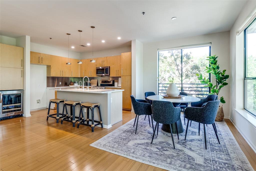 4111 Gilbert Avenue 212