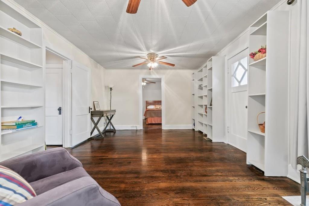 103 N Crockett Street