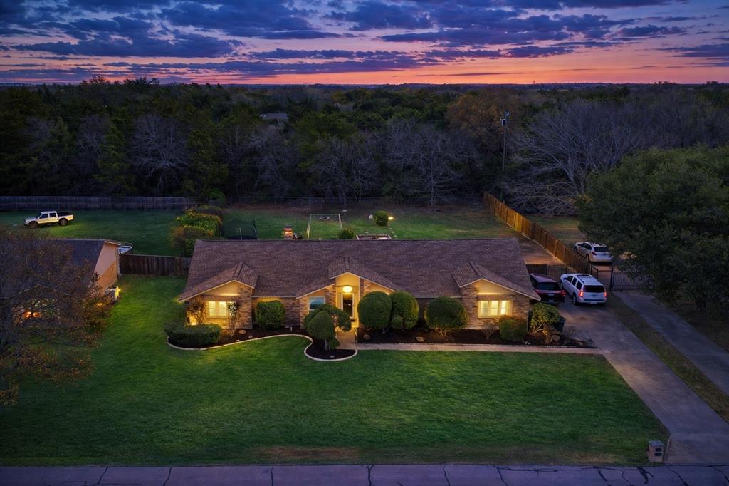 328 Shadowwood Trail