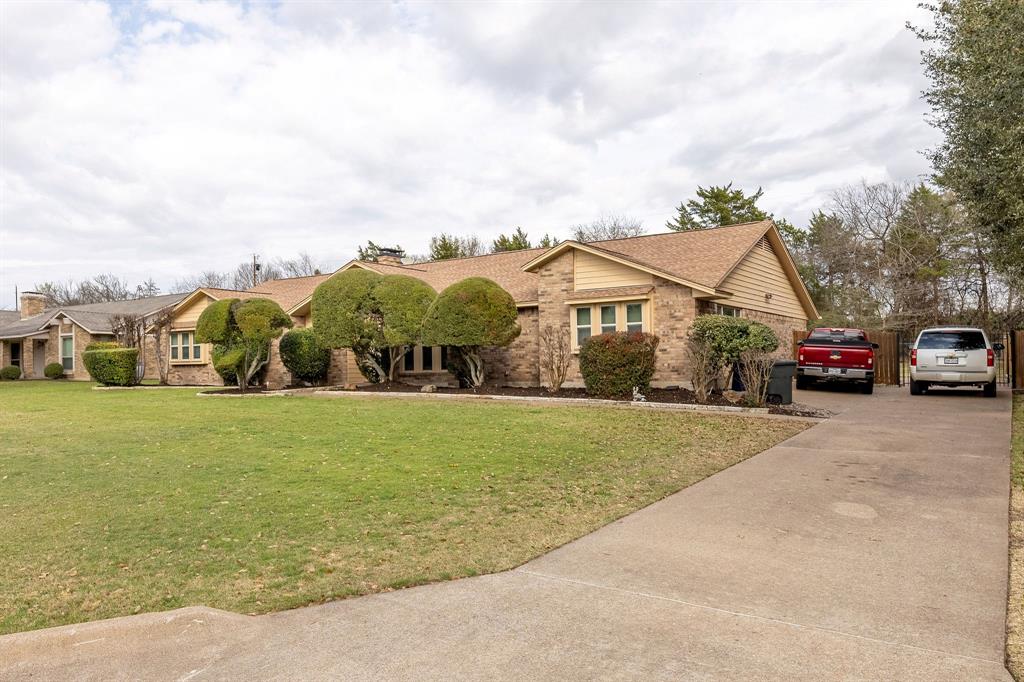 328 Shadowwood Trail