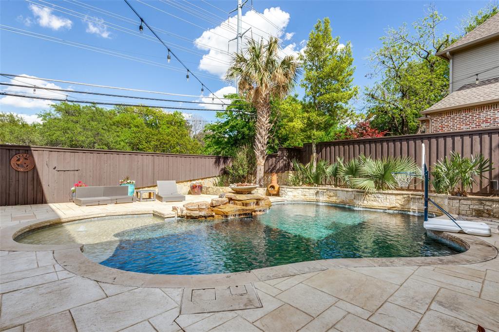 Royal Crest - Residential