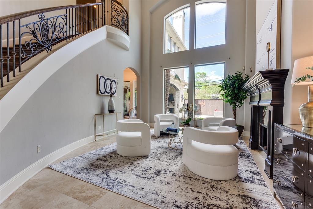 Royal Crest - Residential