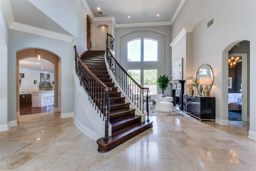 Royal Crest - Residential