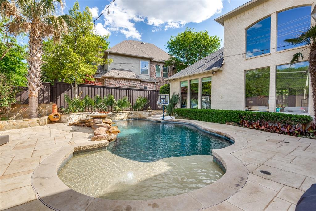 Royal Crest - Residential