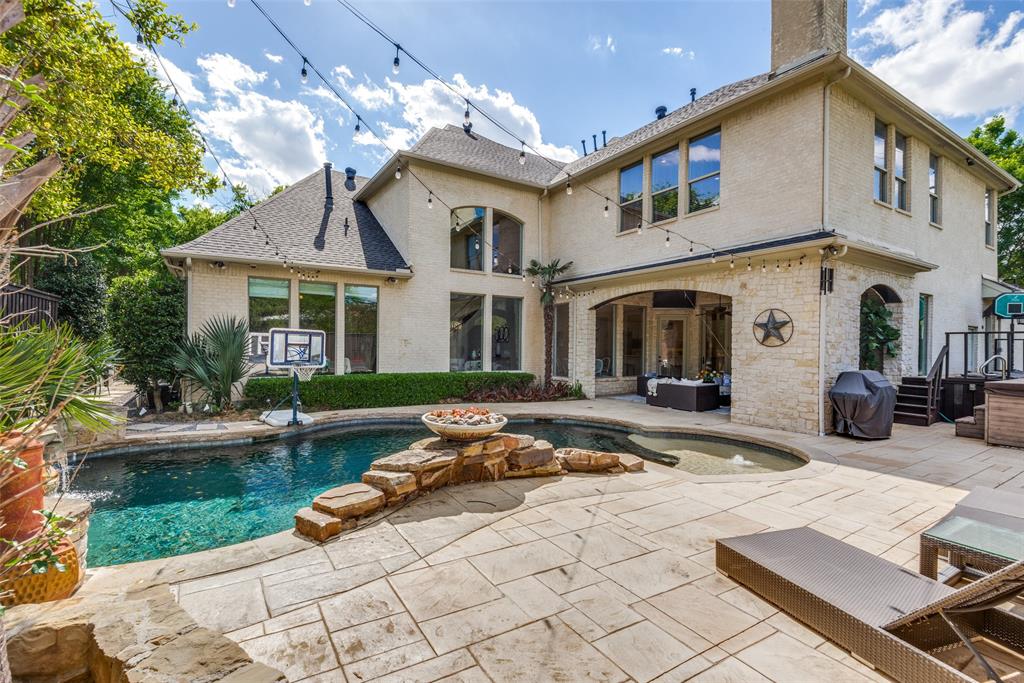 Royal Crest - Residential