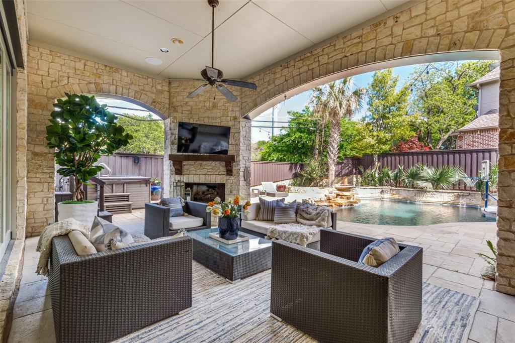 Royal Crest - Residential