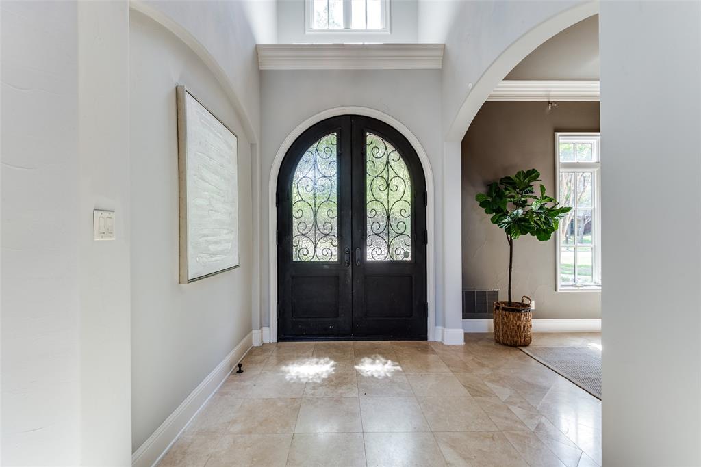 Royal Crest - Residential