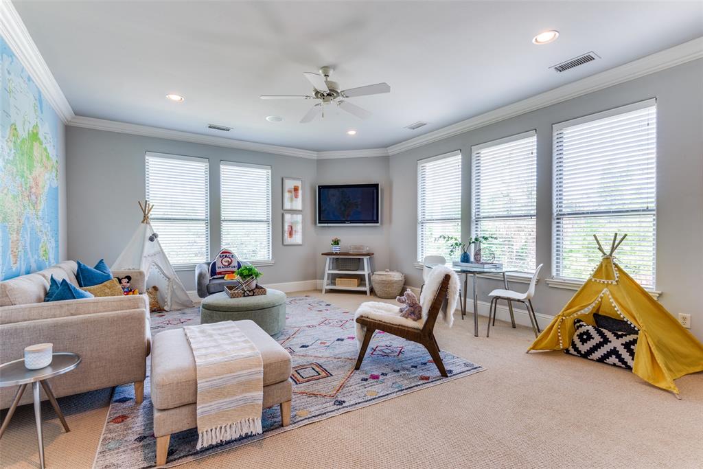 Royal Crest - Residential