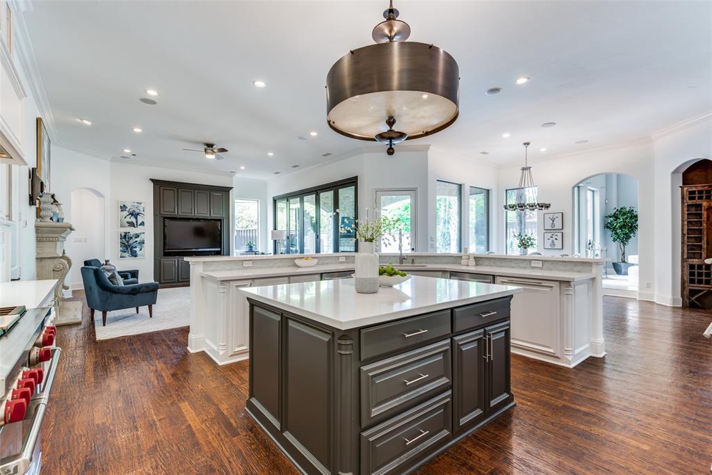 Royal Crest - Residential