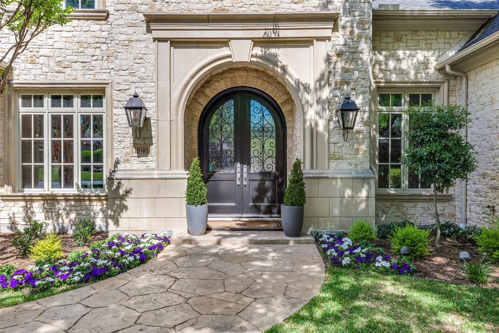 Royal Crest - Residential