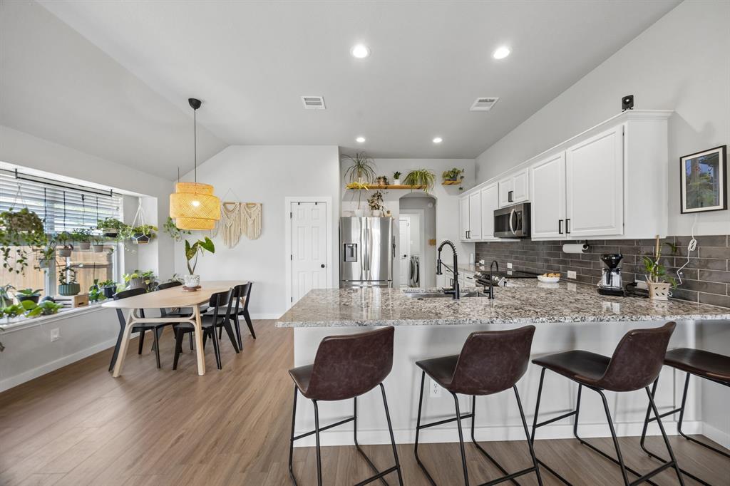 3704 Redwood Circle
