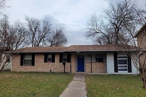 Photo of 2426 Whit Drive, Mesquite, TX 75150 (MLS # 21242330)