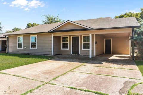 Photo of 2922 Bobbie Street, Bossier City, LA 71112 (MLS # 21091440)