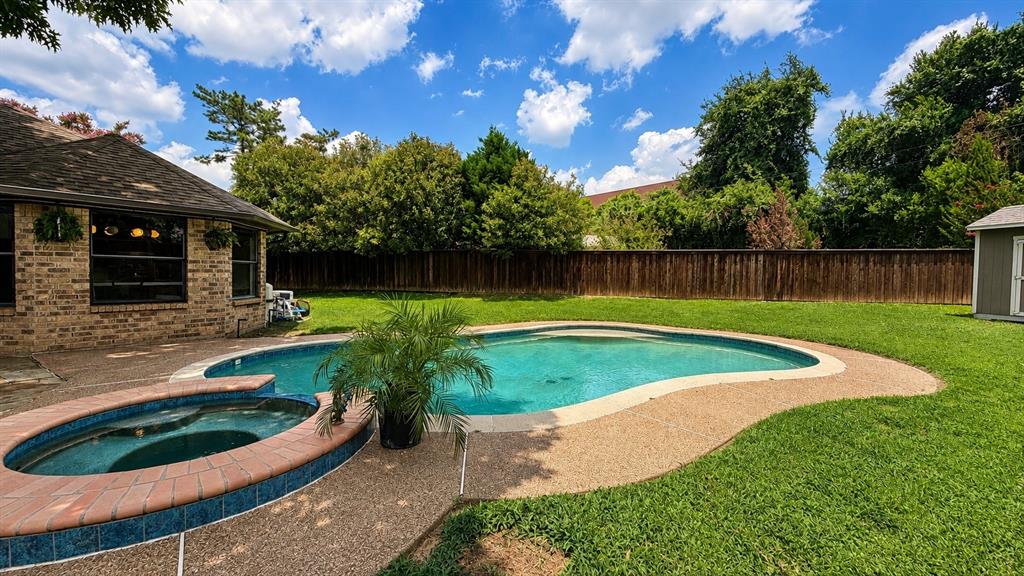 902 Briarcliff Court