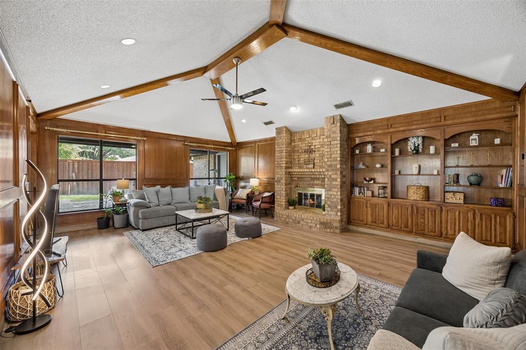 902 Briarcliff Court