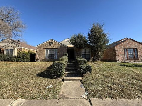 Photo of 1636 Lemonwood Circle, Mesquite, TX 75149 (MLS # 21153881)