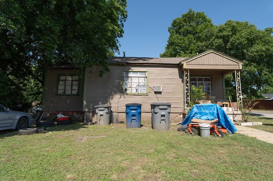 Investor special in rapidly growing Southern Dallas! This AS-IS property presents an outstanding opportunity for cash investors, flippers, builders, or buy-and-hold landlords looking for their next rehab project. Located in an established neighborhood experiencing continued redevelopment and revitalization, this property offers strong upside potential for renovation or redevelopment.

Large lot, quick access to major highways, downtown Dallas, shopping, restaurants, and schools make this an attractive investment opportunity in a high-demand area. Seller is highly motivated and looking for a fast close. Cash buyers only. Bring your contractors, vision, and highest & best offers — fixer upper opportunities in Dallas with this kind of potential move quickly.