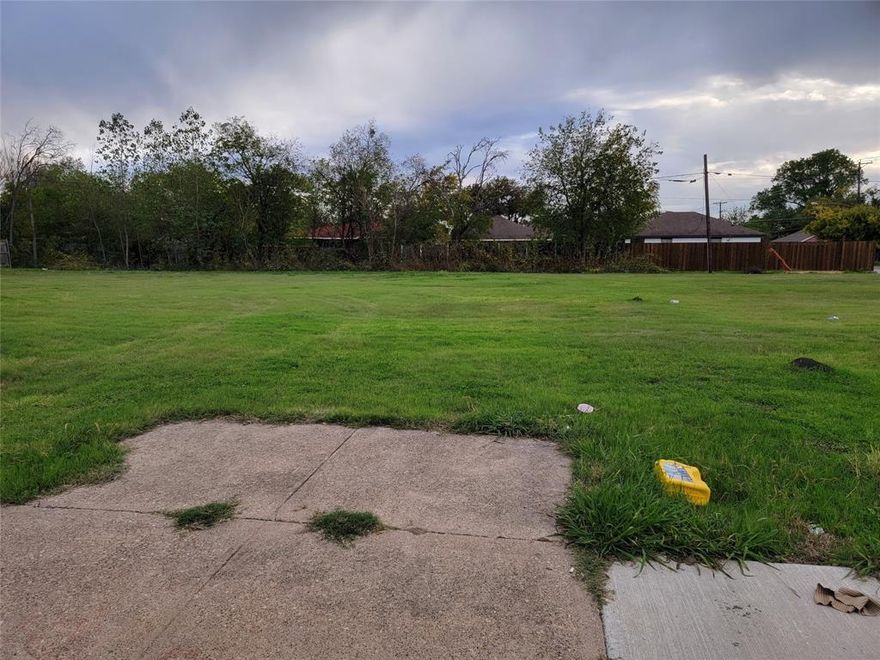 LOCATION! LOCATION! LOCATION! Calling all Builders, Investors, and Landlords looking for a Prime Lot or Lots located in the Heart of the Popular and Surging Victory Gardens area of Trinity Groves! After many years, the Seller finally decided to list this sought after lot, along with 1956 and 1966 Morris Street! All three lots side by side and can be purchased together or individually! The old church has been demolished to make room for New Construction! There are New Builds Across the Street, Around the Corner, and Throughout the Community! Building a New Three Story Contemporary with a Roof Top Deck will provide Magnificent Views of the Beautiful Trinity Grooves Skyline! Investors wanting to take advantage of a safe investment can park their cash here for a few years! Property Values in this area are Booming! Close to Bickers Park, Deep Ellum, Downtown Dallas, Great Restaurants, and all the Major Freeways! Buy One or Buy All! Send you Buyers by to see this lot before it gets away!
