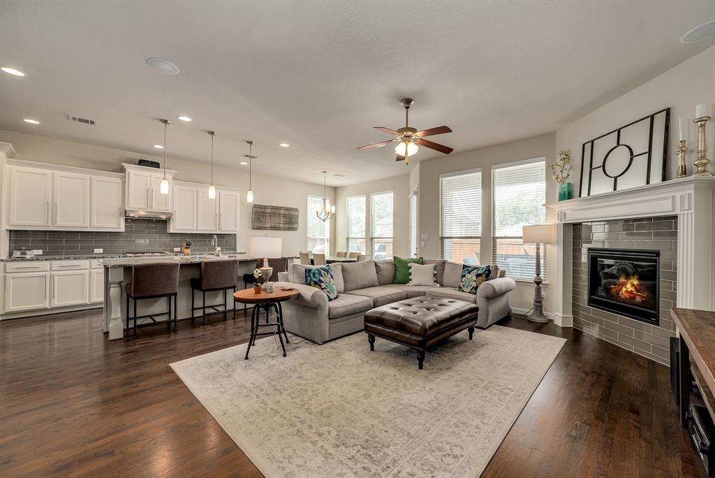 2425 Strathearn Way