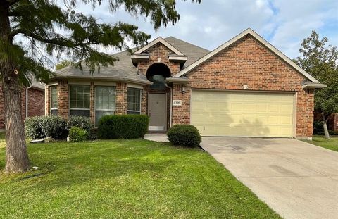 Photo of 6300 Eagles Rest Drive, Fort Worth, TX 76179 (MLS # 21127514)