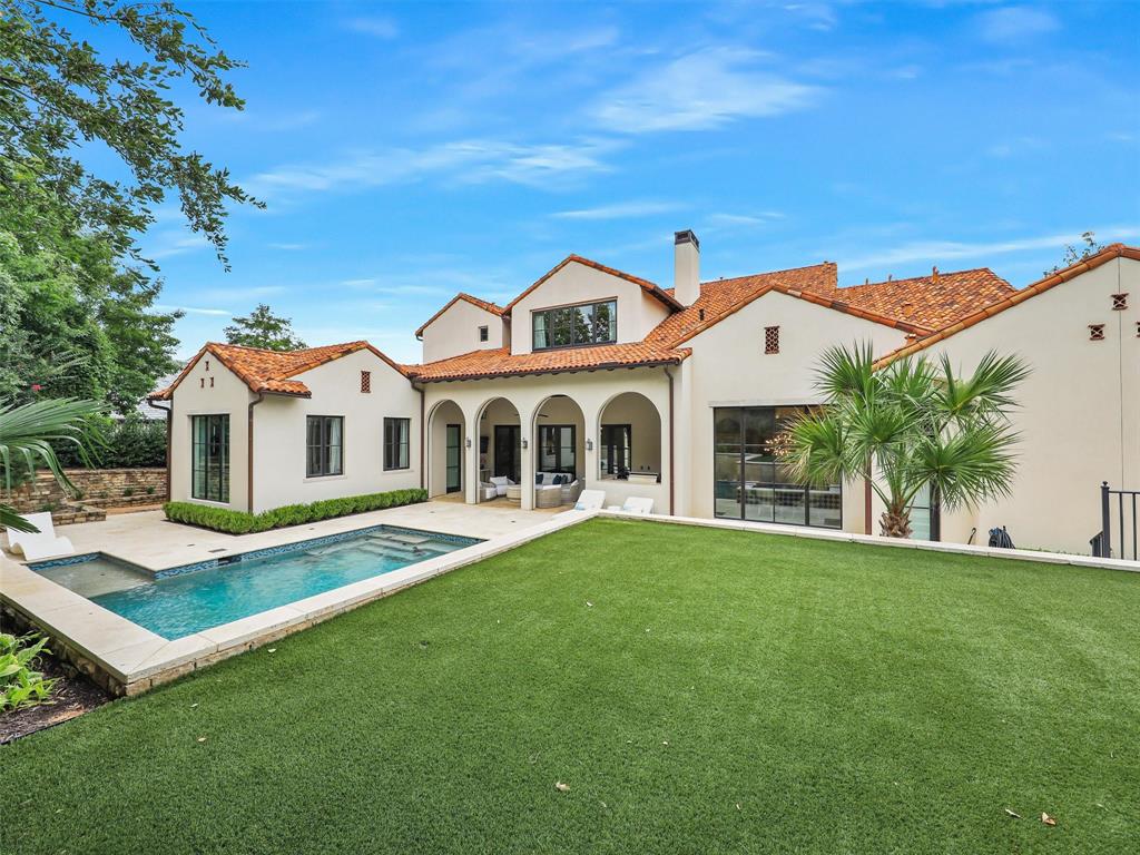 1402 Fountain Grass Court