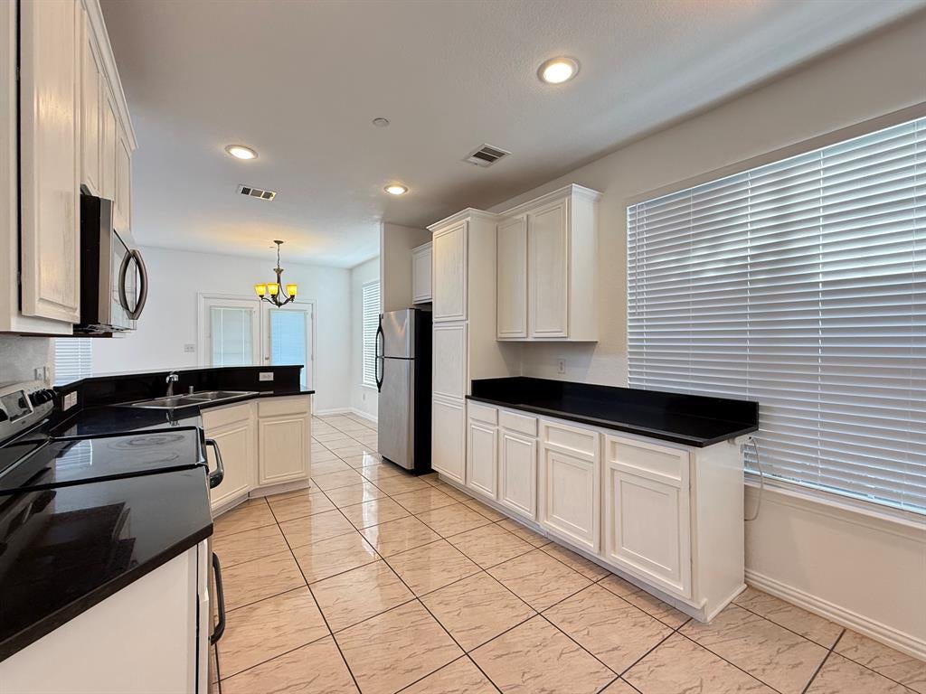 941 Englewood Lane