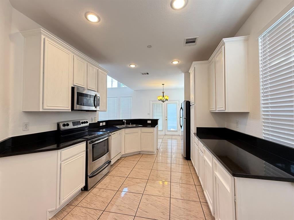 941 Englewood Lane