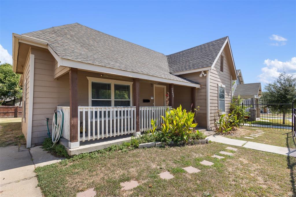 1235 E Leuda Street