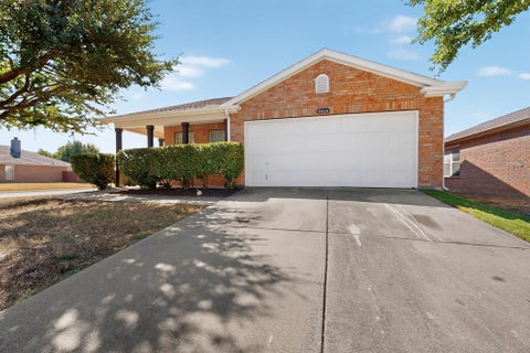 Photo of 8924 Wagon Trail, Cross Roads, TX 76227 (MLS # 21377239)