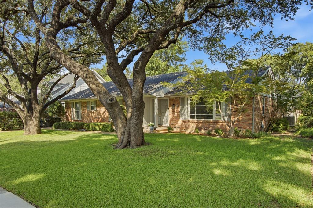 939 Blue Lake Circle