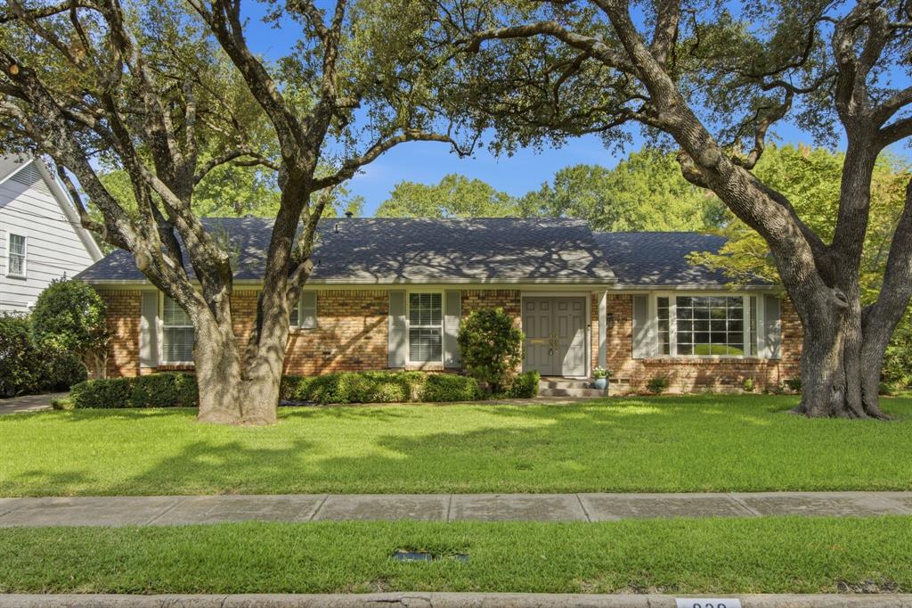 939 Blue Lake Circle