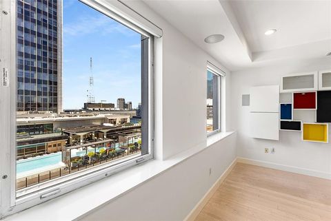 Photo of 1505 Elm Street #1003, Dallas, TX 75201 (MLS # 21196927)