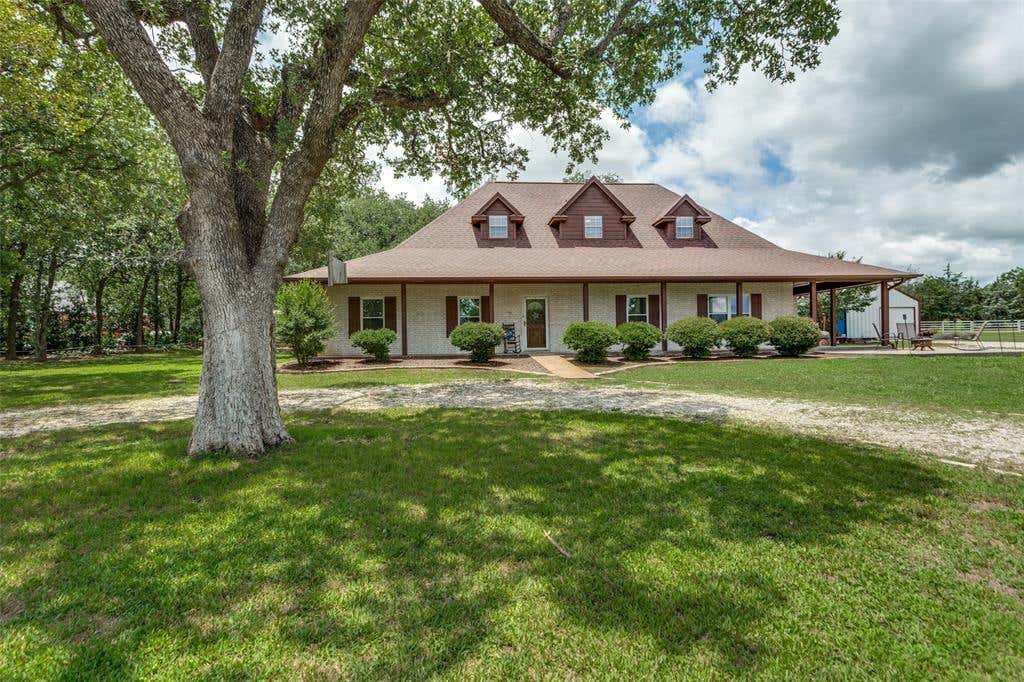 Photo of 412 Paradise Canyon Circle, Paradise, TX 76073 (MLS # 21350672)