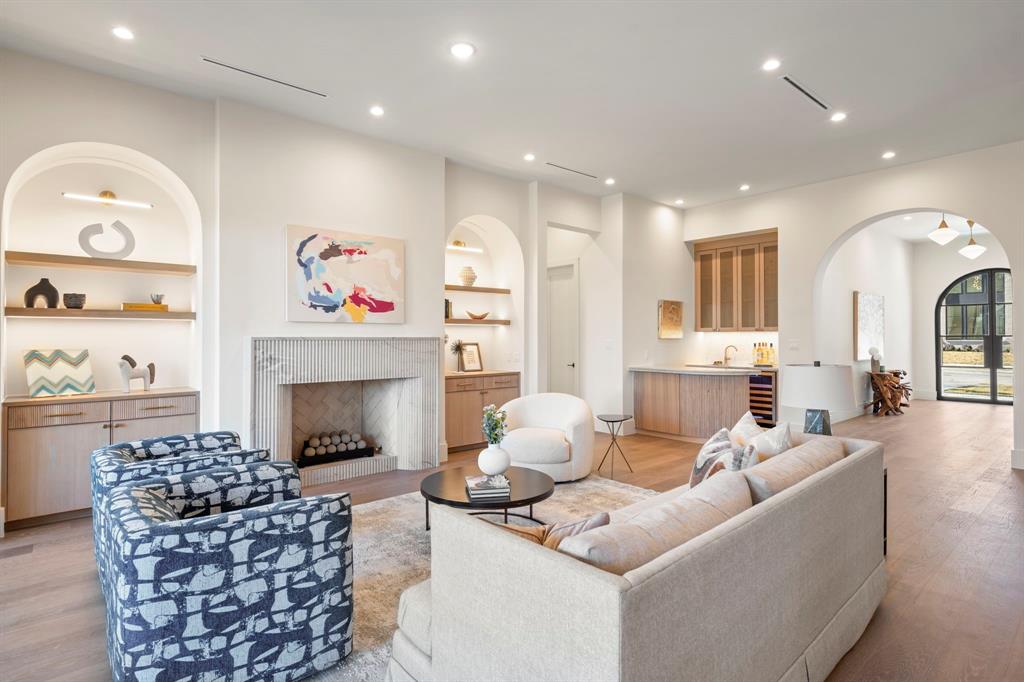 Wilshire Summit - Residential