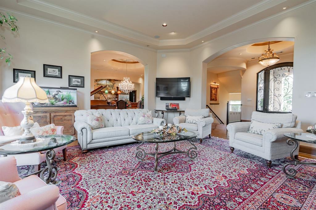 323 Kings Court