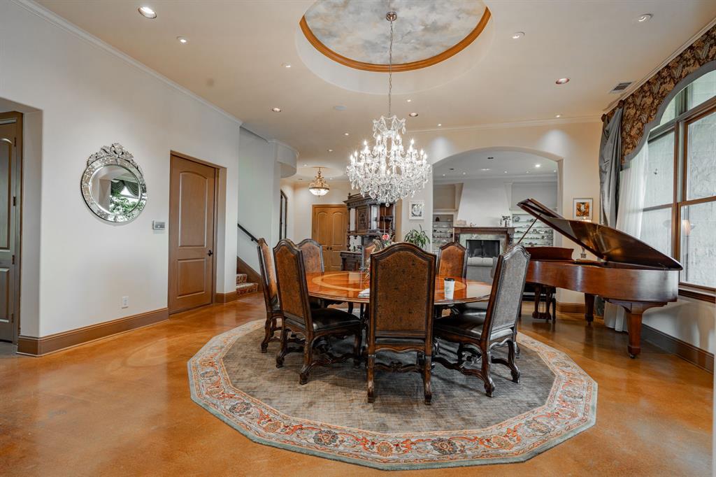 323 Kings Court