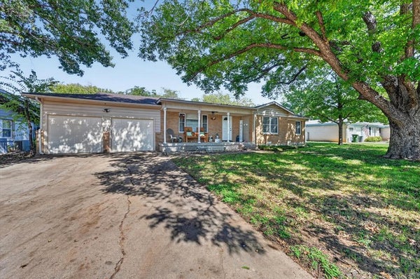 15 PAGE ST, HURST, TX 76053 - Image 280c68efb8d265b3bfb46c3533430c02/116190950