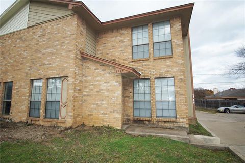 Photo of 5719 Red Cactus Court, Arlington, TX 76017 (MLS # 21245855)