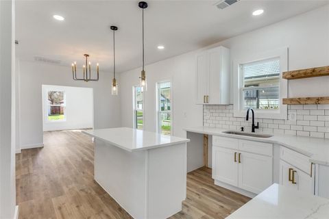 Tiny photo for 943 E Richmond Avenue, Fort Worth, TX 76104 (MLS # 21209094)