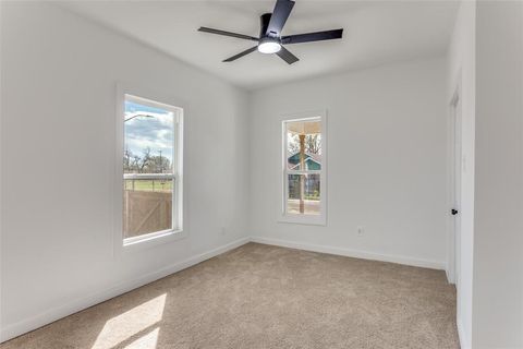 Tiny photo for 943 E Richmond Avenue, Fort Worth, TX 76104 (MLS # 21209094)